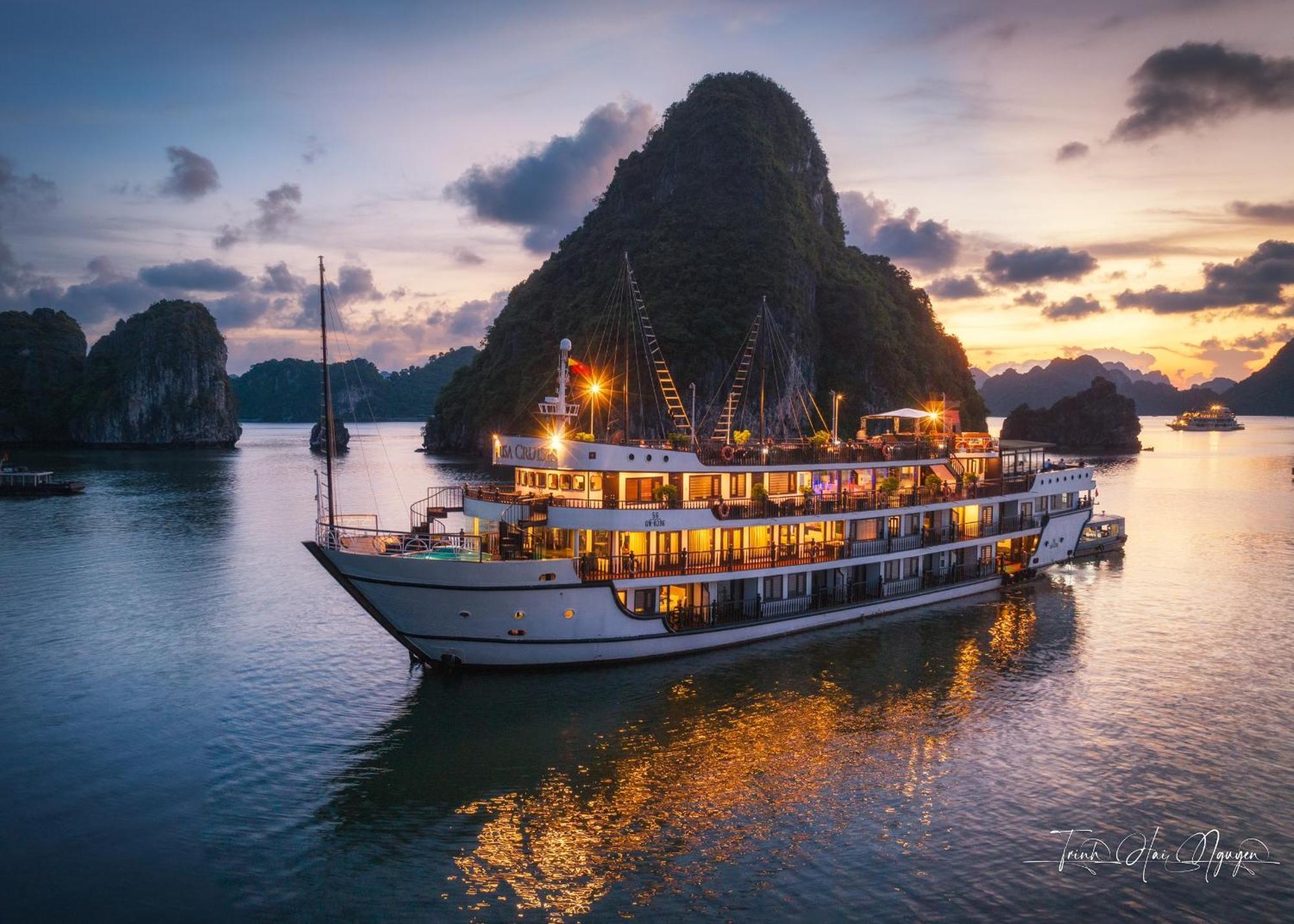 Отель Alisa Premier Cruise Халонг Экстерьер фото