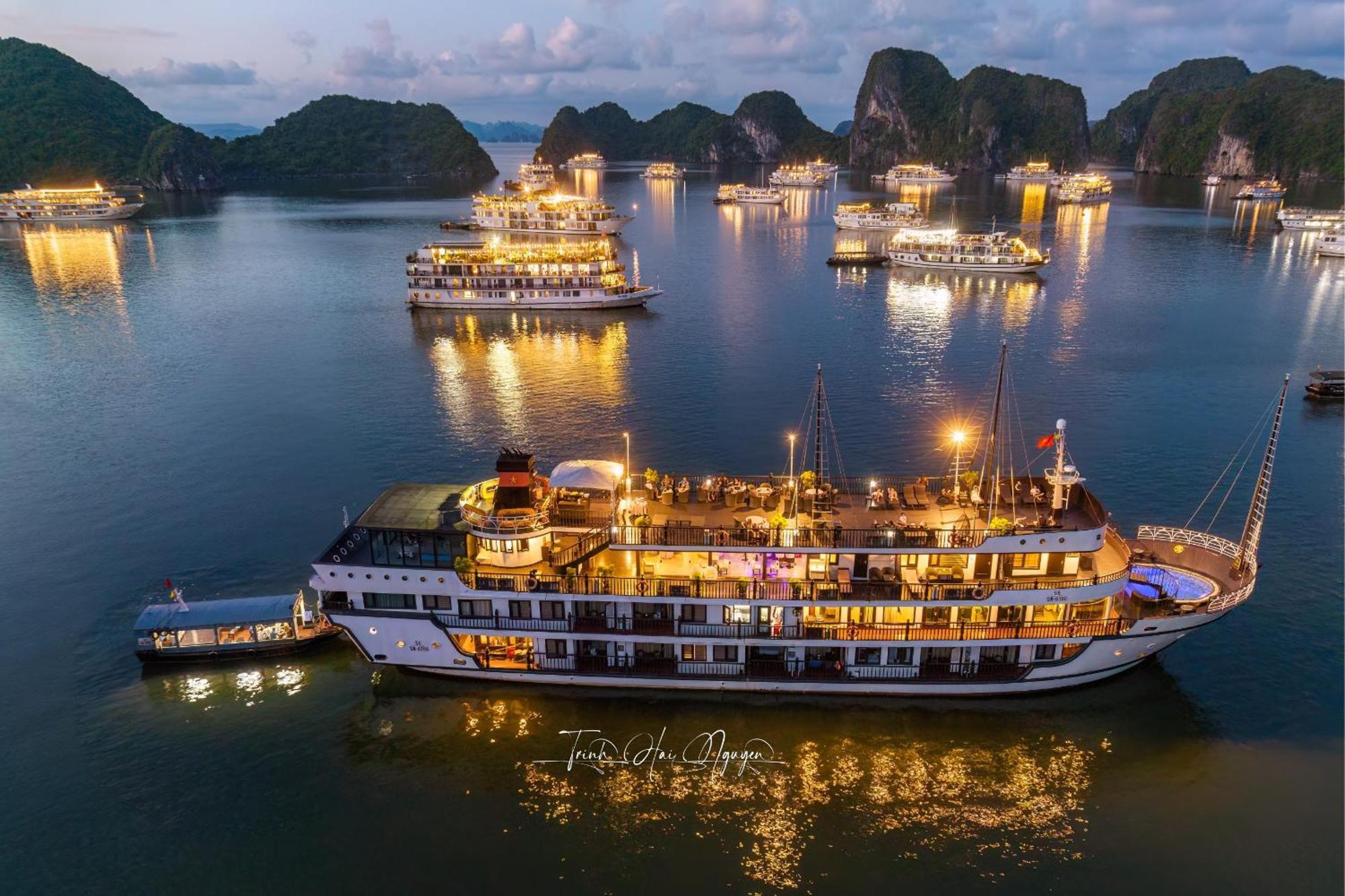Отель Alisa Premier Cruise Халонг Экстерьер фото