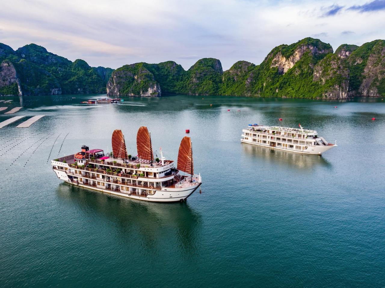 Отель Alisa Premier Cruise Халонг Экстерьер фото